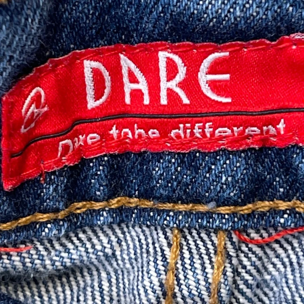 Dare Zip Front Single Button Closure Classic 5 Pocket Design Relaxed Jeans